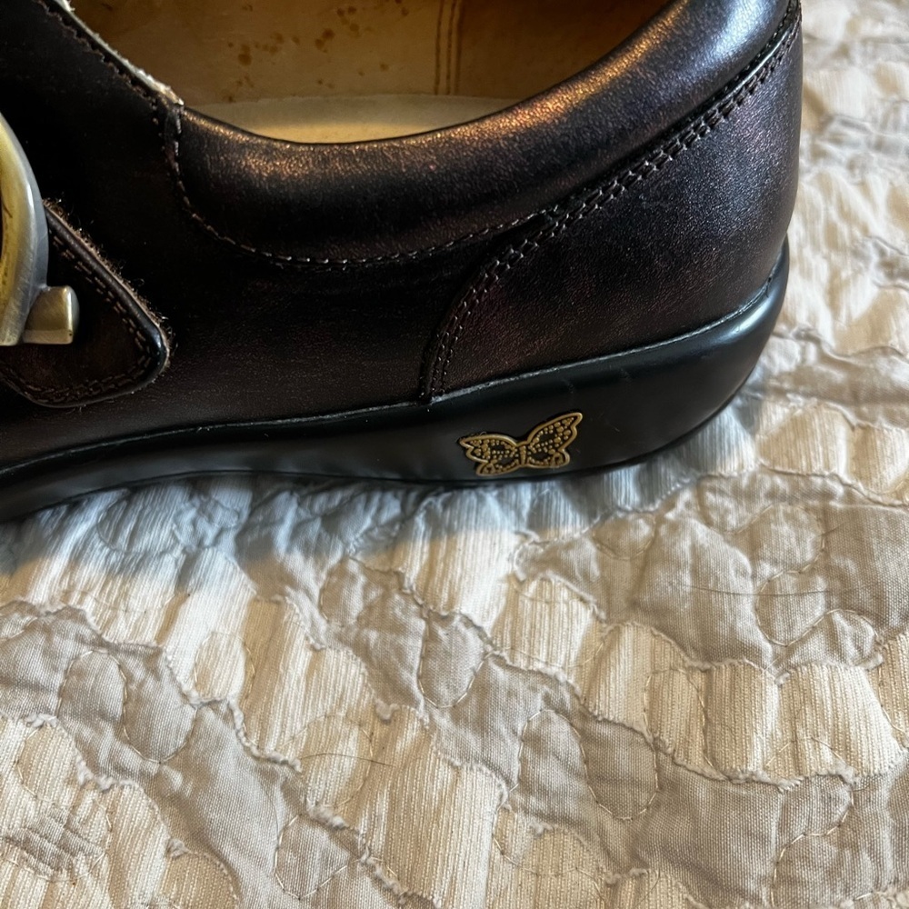 Alegria size 39 woman's 9. Dark with a slight purple undertone. Like maryjanes. - Picture 5 of 7